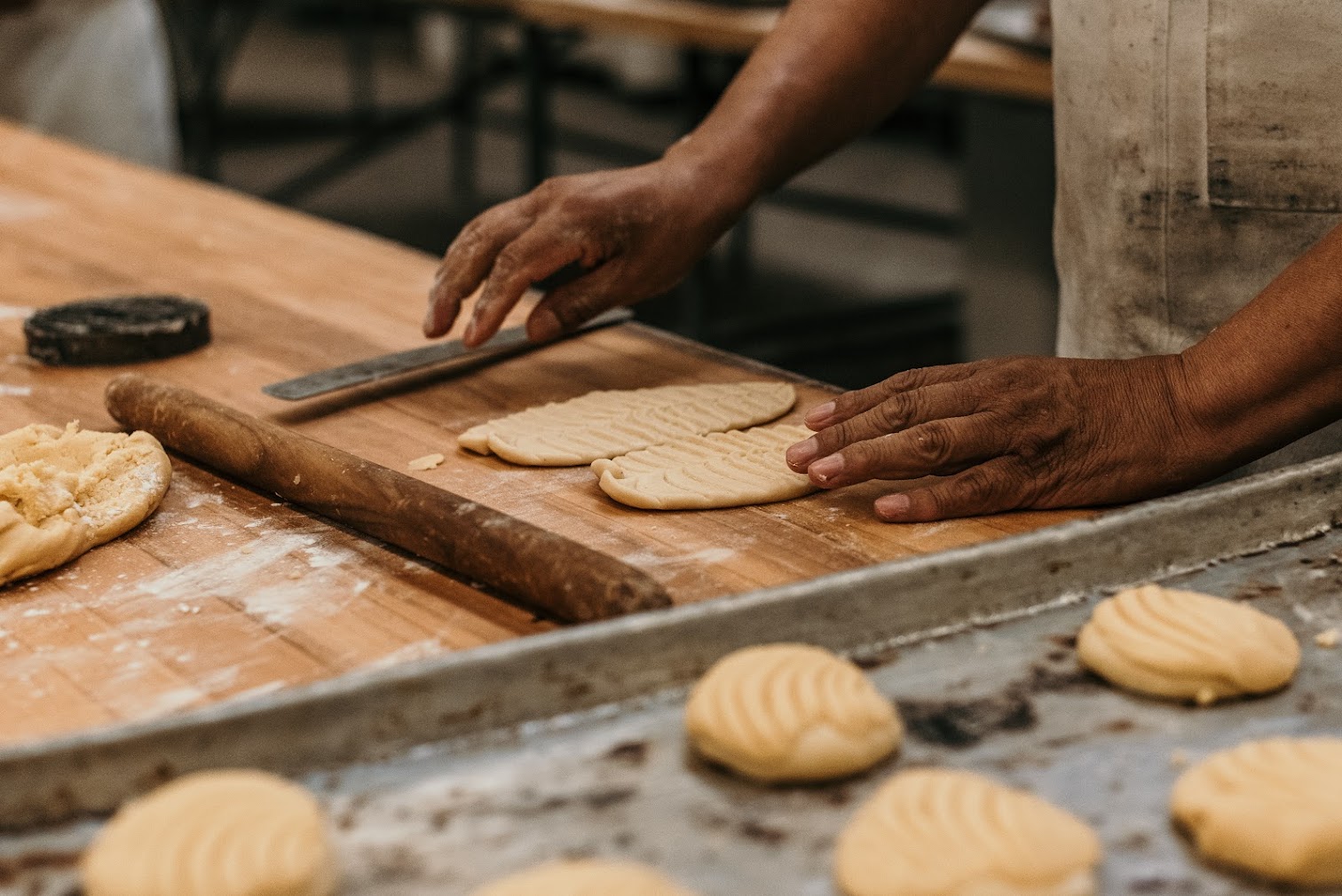 Cutting herradura dough